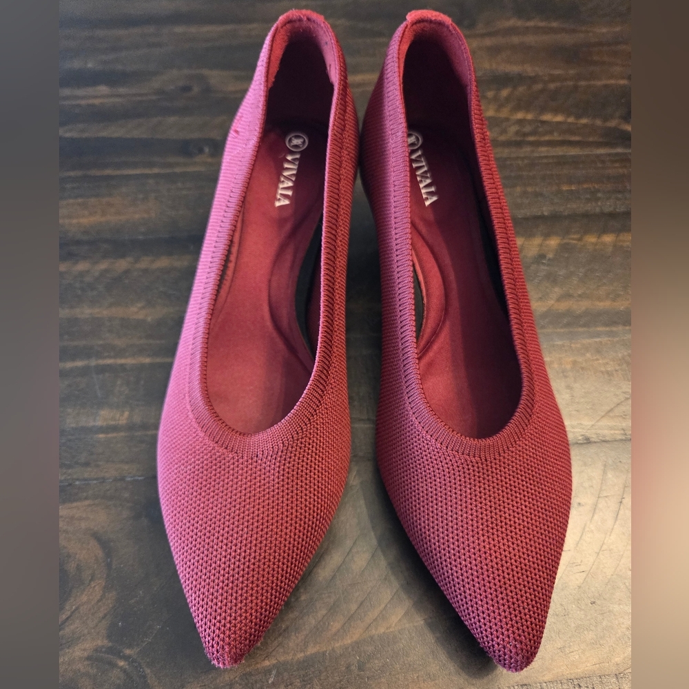 Vivaia Women's Burgundy Pointed Toe Flats Size 37